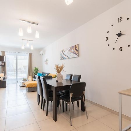 2 Bedroom In Central St Julians Prime Location In Paceville Apt 3 By Vaganza San Ġiljan Exterior foto