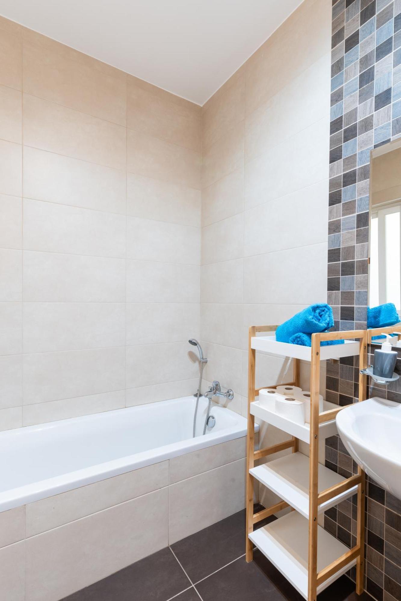 2 Bedroom In Central St Julians Prime Location In Paceville Apt 3 By Vaganza San Ġiljan Exterior foto