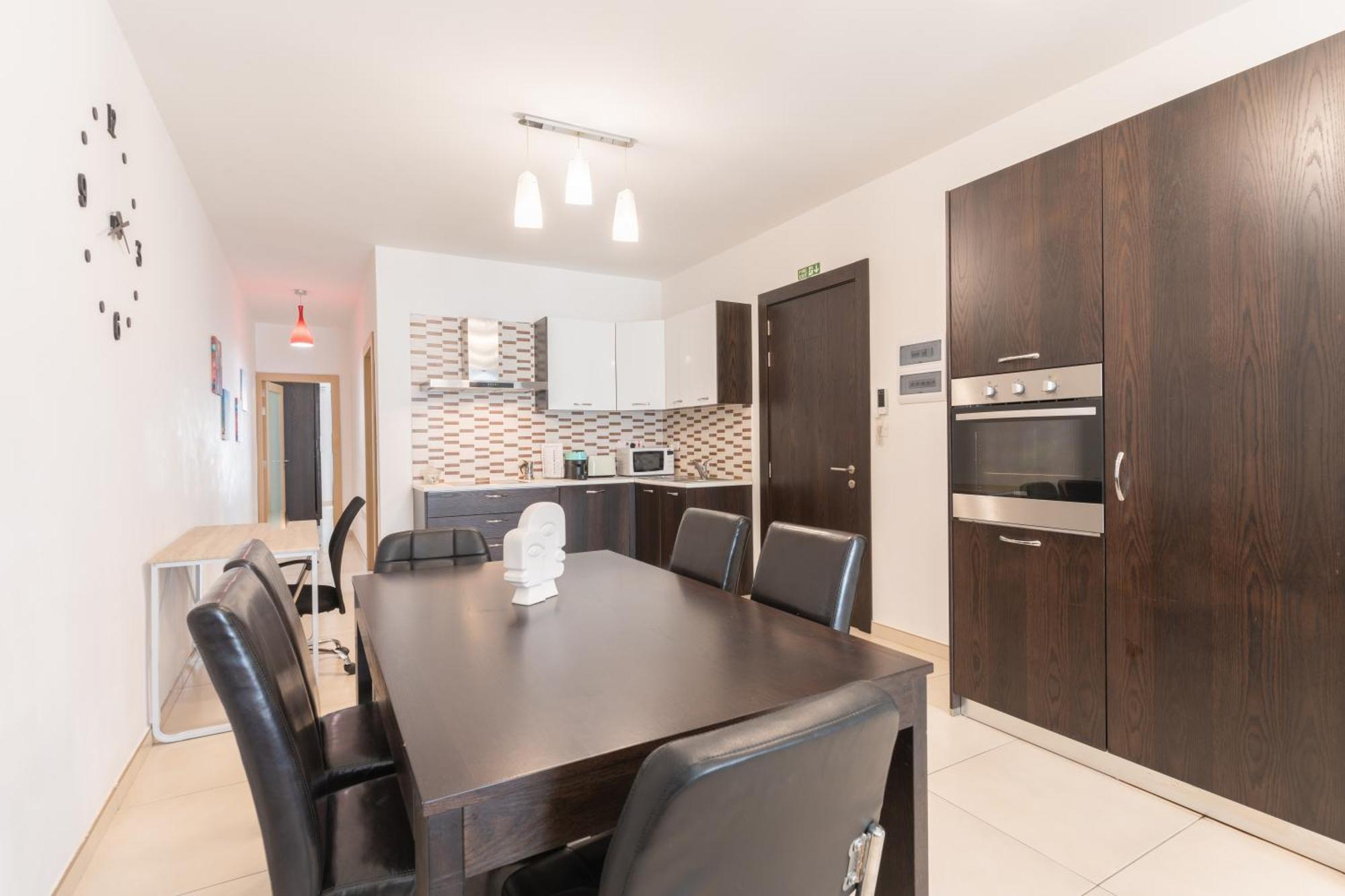2 Bedroom In Central St Julians Prime Location In Paceville Apt 3 By Vaganza San Ġiljan Exterior foto