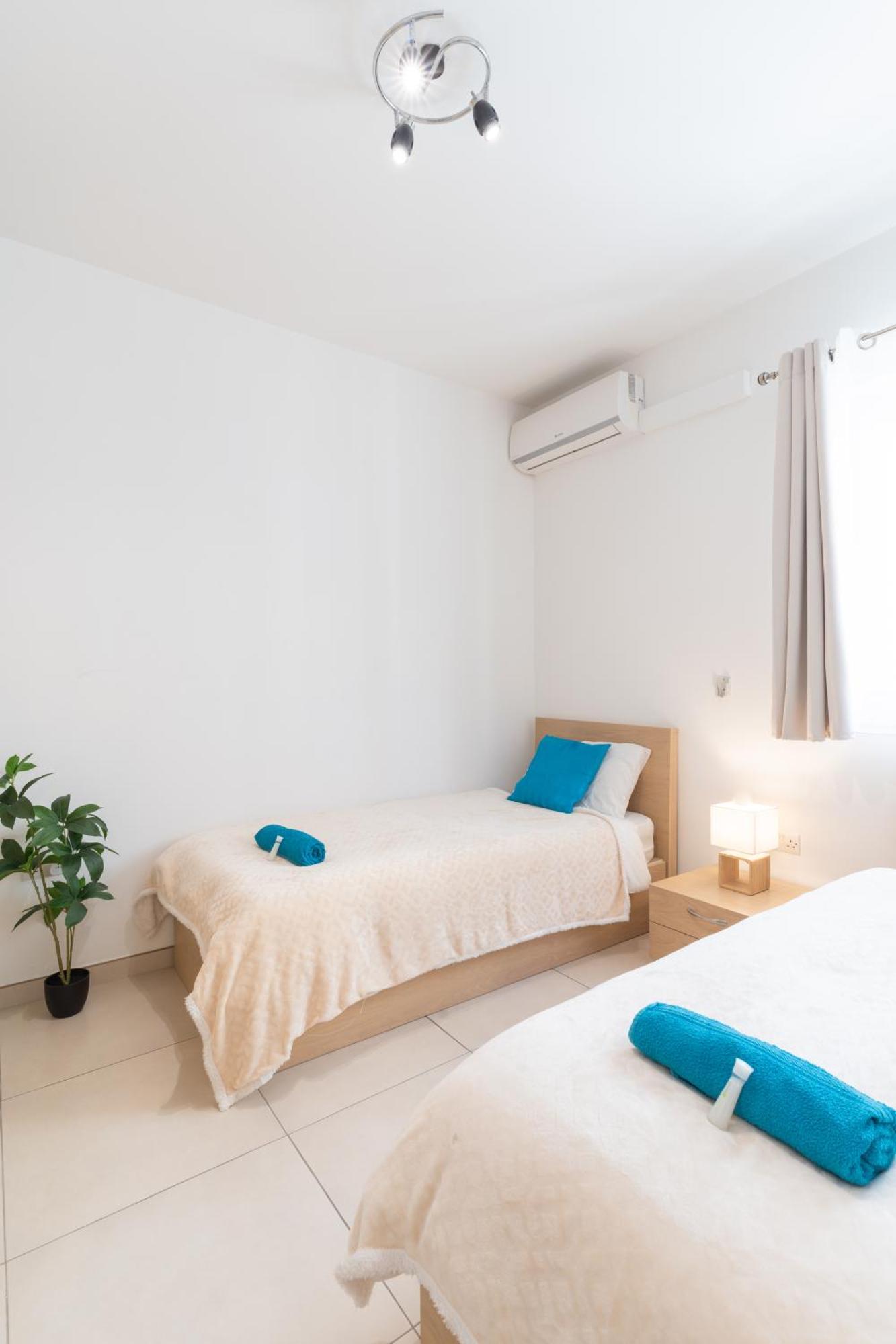 2 Bedroom In Central St Julians Prime Location In Paceville Apt 3 By Vaganza San Ġiljan Exterior foto
