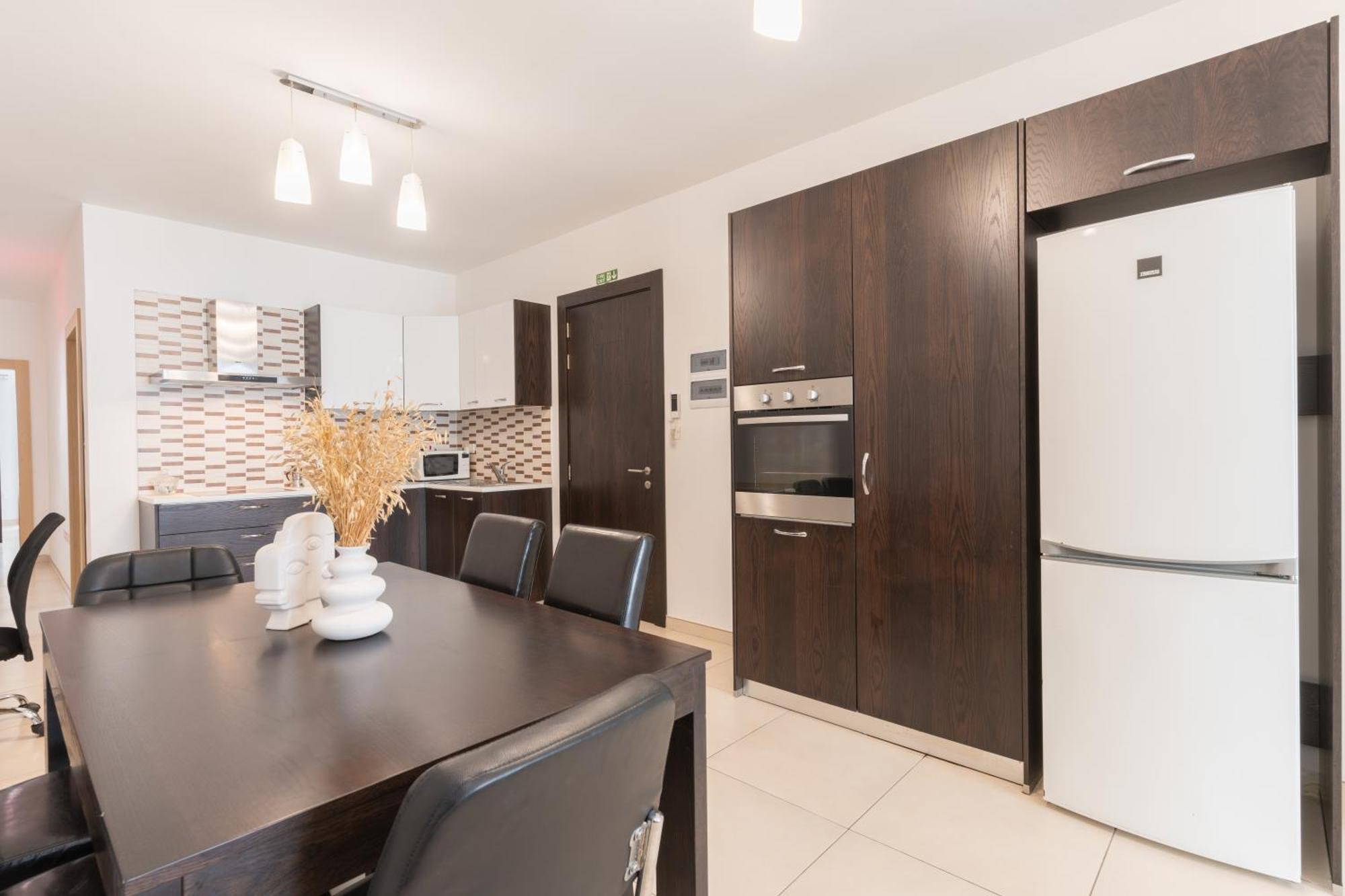 2 Bedroom In Central St Julians Prime Location In Paceville Apt 3 By Vaganza San Ġiljan Exterior foto